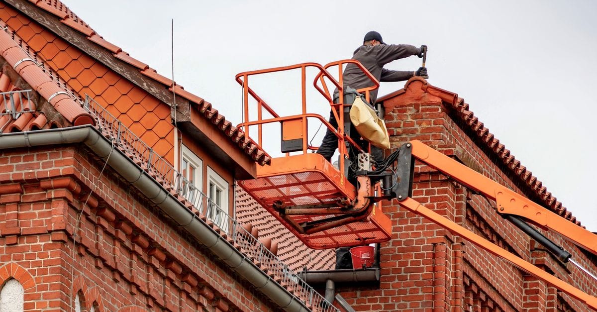 Post-clean inspection of gutter joints and brackets