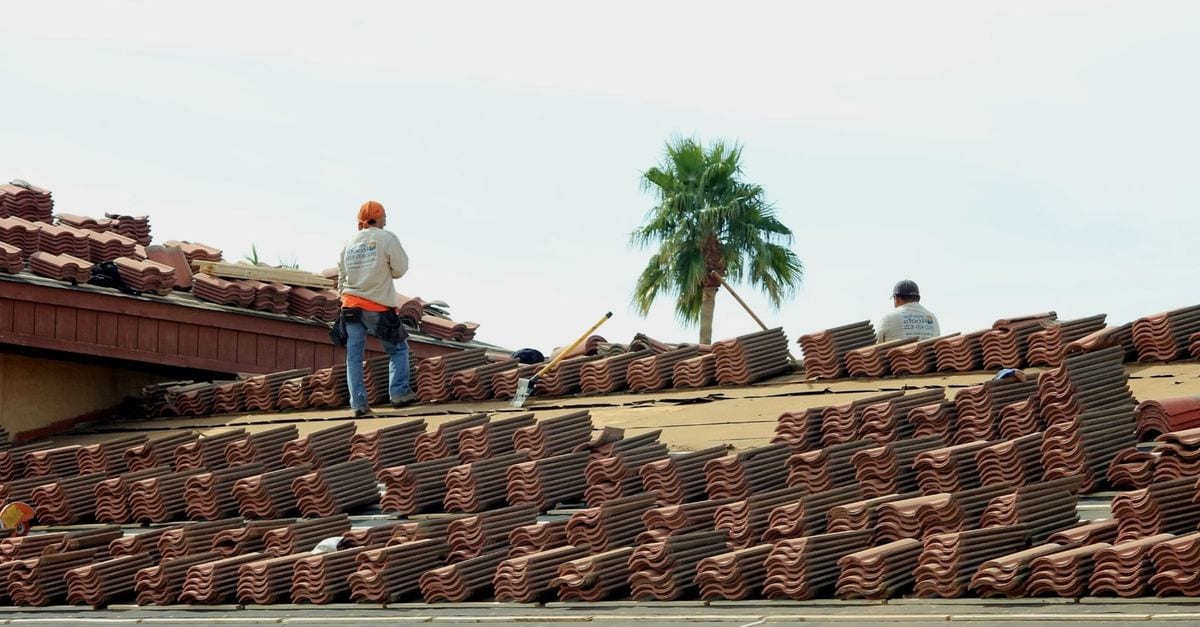 SIA Roofing tradesperson repairing roof tiles